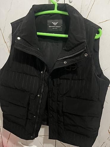 arc teryx: Утеплённый мужской жилет Emporio Armani, чёрный. Бир-эки жолу гана — 3