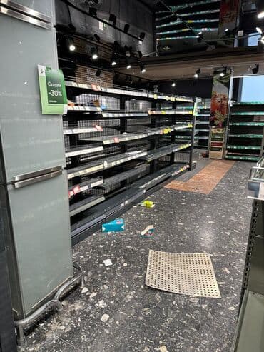 оборудование для бутика: Витрины, стеллажи, полки торговые металлические б/у, полка магазинная — 11