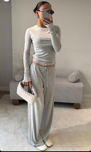 спортивки лининг: Комплект из мягкого трикотажа: лонгслив и широкие брюки - Цвет — 1