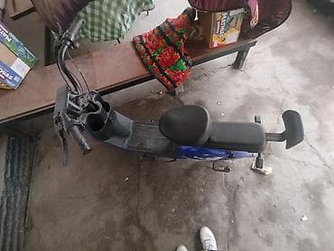 электро скутера: Электроскутер (сине‑черный), компактный городской формат. Основные — 4