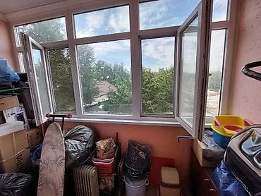 лоджия: Продаётся 3-х комнатная квартира 105 серии.60.5м.в кв.Р-он Пишпек .Не — 10