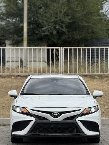 Toyota Camry: 2022 г., 2.5 л, Автомат, Бензин, Седан