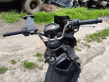 скутер нарын: Скутер Jinan (на фото наклейка бренда), класс 50–125 см³. срочно — 3