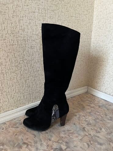 обувь для охоты: Продаю шикарные замшевые турецкие сапоги 39 размера. Высота каблука 8 — 1