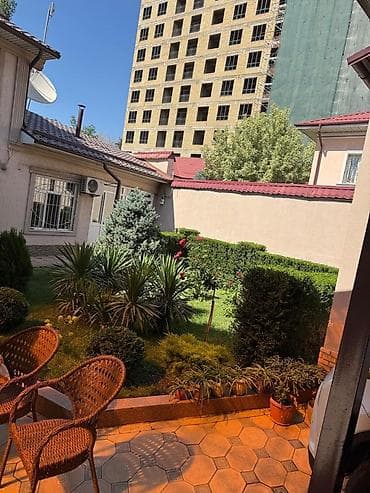 Недвижимость: Сдаётся 2 этажный особняк. в центре города ОШ. Дом быта. налоговый — 1