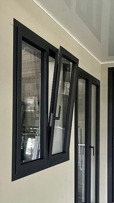 Двери и комплектующие: Алюминиевое окно на заказ, Тип окна: Панорамные, Декоративные особенности: Фрамуга, Без рассрочки — 6