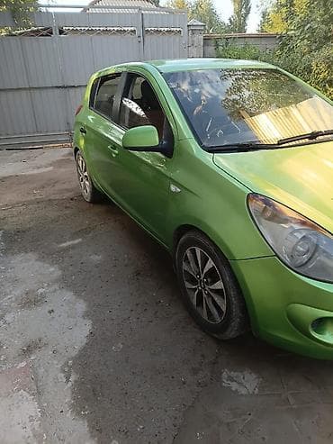 Hyundai i20: 2010 г., 1.4 л, Автомат, Бензин, Хэтчбэк — 3