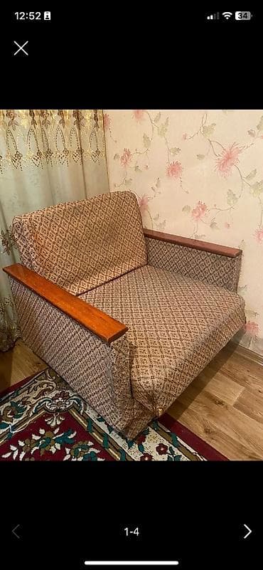 дван кресло: Кресло с деревянным каркасом и подлокотниками, сиденье и спинка — 8