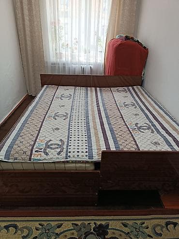 Две односпальные кровати с деревянными изголовьями и царгами at lalafo.kg Две односпальные кровати с деревянными изголовьями и царгами