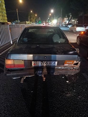 Audi 100: 1988 г., 2.3 л, Механика, Бензин, Седан