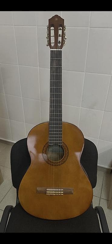 Музыкальные инструменты: Классическая гитара Yamaha C40 - Полноразмерный корпус 4/4 - Верхняя — 1