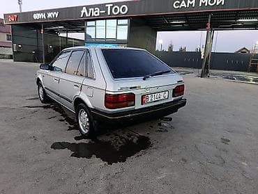 уаз hunter: Mazda 323: 1985 г., 1.5 л, Механика, Бензин, Хэтчбэк — 3