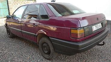 Унаа сатуу: Volkswagen Passat: 1989 г., 1.8 л, Кол менен иштөөчү, Бензин, Седан — 4