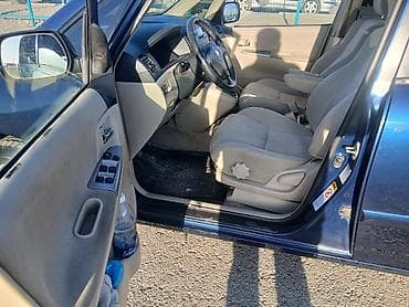 windom 2001: Toyota Ipsum: 2002 г., 1.6 л, Ручные, Бензин, Минивэн — 3