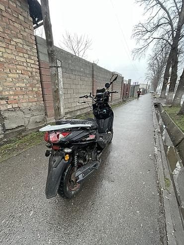 lend kruzer 200: Скутер/мопед 50–150 см³ (визуально спортивного типа, черный цвет) — 1