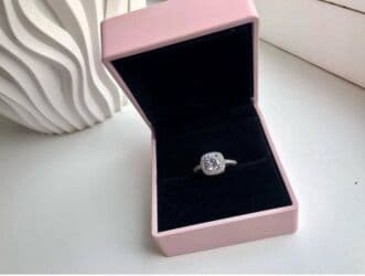 чехол для xs: Продаю Новые ! Футляр для кольца ! Внутри есть подсветка ! Цвета есть — 3