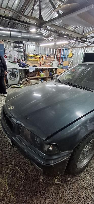 BMW 3 series: 1992 г., 1.8 л, Механика, Бензин, Седан