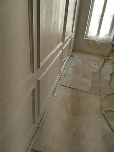 услуги ремонта квартир: Покраска стен, Покраска потолков, Покраска дверей, На масляной основе, На водной основе, Больше 6 лет опыта — 10