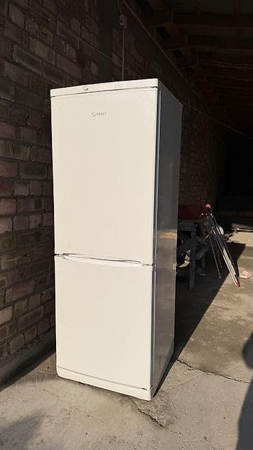 poco 4 pro: Холодильник Indesit, Двухкамерный — 1