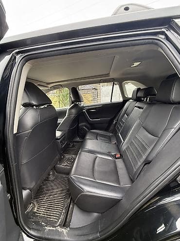 аренда audi q7: Toyota RAV4: 2018 г., 2.5 л, Автомат, Бензин, Кроссовер — 6