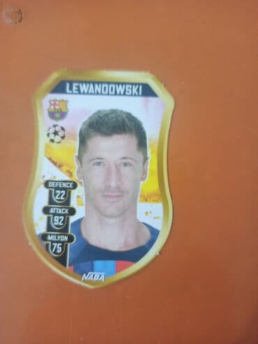 профессиональные музыкальные инструменты: Набор коллекционных футбольных карточек Состав: - Карточка с — 1