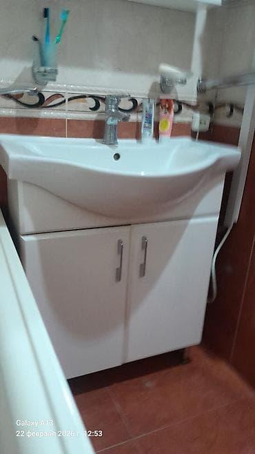 Офисная мебель: Тумба для ванны, Б/у, С раковиной, цвет - Белый — 1