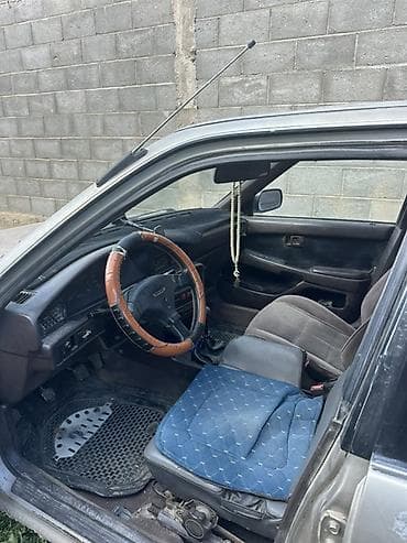 1221 2: Toyota Corolla: 1988 г., 1.5 л, Механика, Седан — 4