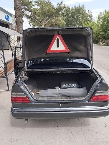 зеркало 124 мерс: Mercedes-Benz W124, седан, темно-серый цвет. Основные особенности: - — 1