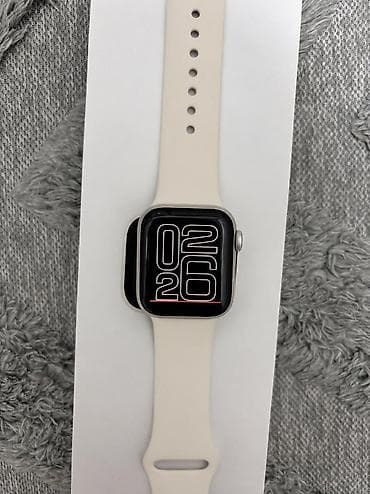 ipone se: Apple Watch Series SE, алюминиевый корпус серебристого цвета, ремешок — 1