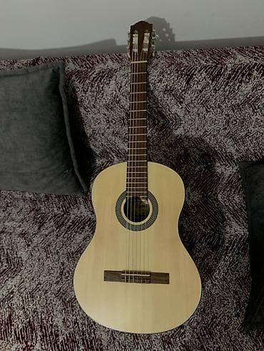 Гитары: Классическая шестиструнная гитара (нейлон) - Формат: классическая — 1