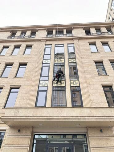 Мытьё окон альпинистами в Бишкеке. Высота не имеет значения -