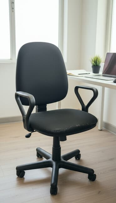 Офисное кресло, Б/у, С колесиками, цвет - Черный at lalafo.kg Офисное кресло, Б/у, С колесиками, цвет - Черный