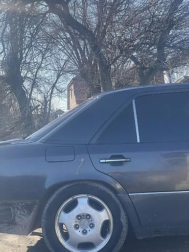 lada 2113: Mercedes-Benz W124: 1994 г., 2.8 л, Механика, Газ, Седан — 3