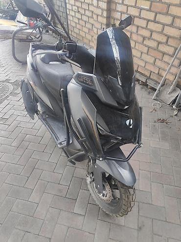 Макси-скутер 125 куб. см, Бензин, Б/у
