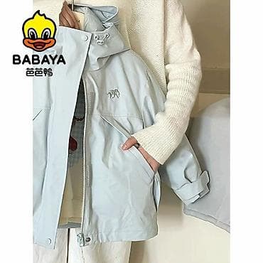 side by side: Эта светло-голубая куртка от Babaya имеет двухслойную конструкцию — 2