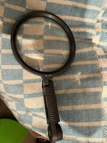 лупа лампа: Портативная складная лупа с черной оправой, идеально подходящая для — 1