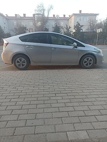 Продажа авто: Toyota Prius: 2013 г., Гибрид, Хэтчбэк — 2