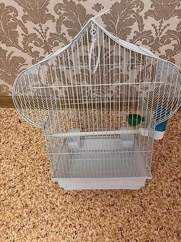 Клетка для птиц белого цвета. - Материал: металлические прутья с at lalafo.kg Клетка для птиц белого цвета. - Материал: металлические прутья с