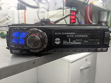 Автомагнитола Alpine CDA-9855R - Форм-фактор 1-DIN, съемная передняя