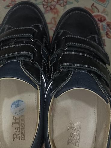 Джинсы и брюки: Десткая обувь для школы, унисекс. 35р . Надевали пару раз. Немецкая — 3