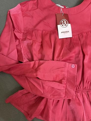 armani code: Блузка AMANDA collection, кораллово-розовый цвет. - Модель с круглым — 2