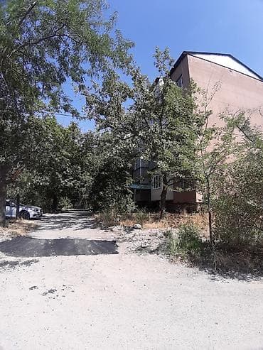 osh flat: Продаю 3комнатную квартиру в жилом городке Совмин напротив села — 1