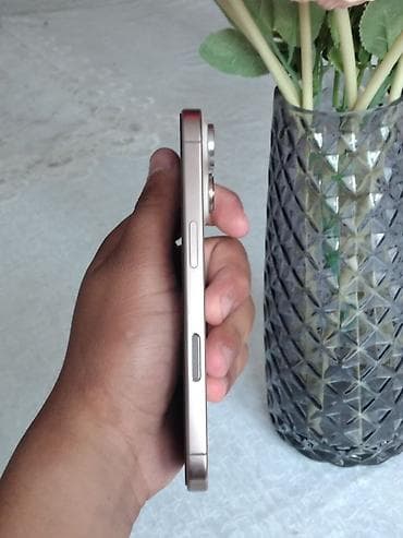 IPhone 16 Pro, Б/у, 256 ГБ, Золотой, Чехол, 92 % — 6