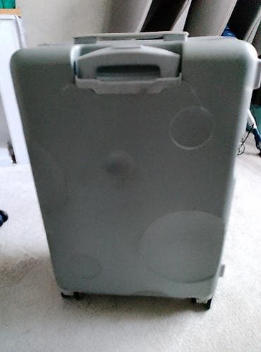 Чемодан, Материал: Пластик, Средний (40 - 70 л), На колесах