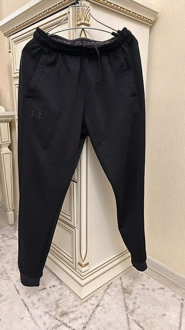 хоккейные формы: Мужской спортивный костюм Under Armour, черный Состав комплекта: - — 2