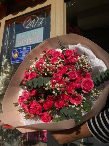 кыз узатуу чакыруу баракчасы текст: Подарочная цветочная корзина в розово‑кремовых тонах. Состав: - — 10