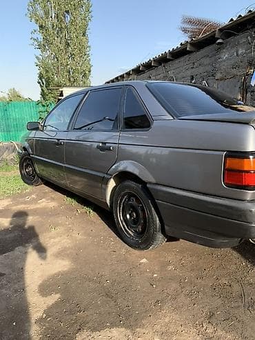Транспорт: Volkswagen Passat: 1990 г., 1.8 л, Кол менен иштөөчү, Бензин, Седан — 6