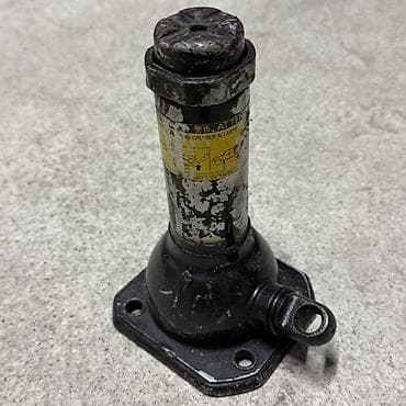 Домкрат и комплект штатного инструмента для Toyota Land Cruiser /