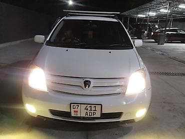 mazda 3: Toyota Ist: 2002 г., 1.5 л, Автомат, Газ, Хэтчбэк — 2