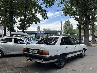 Audi 100: 1988 г., 1.8 л, Механика, Бензин, Седан — 2